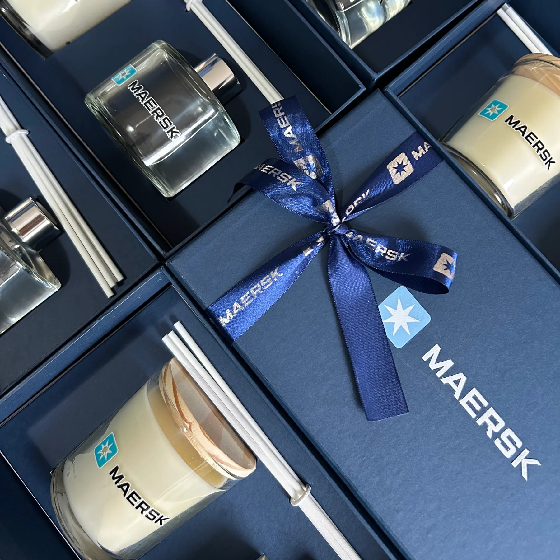 Kit luxo corporativo Maersk navy com vela e difusor 100ml